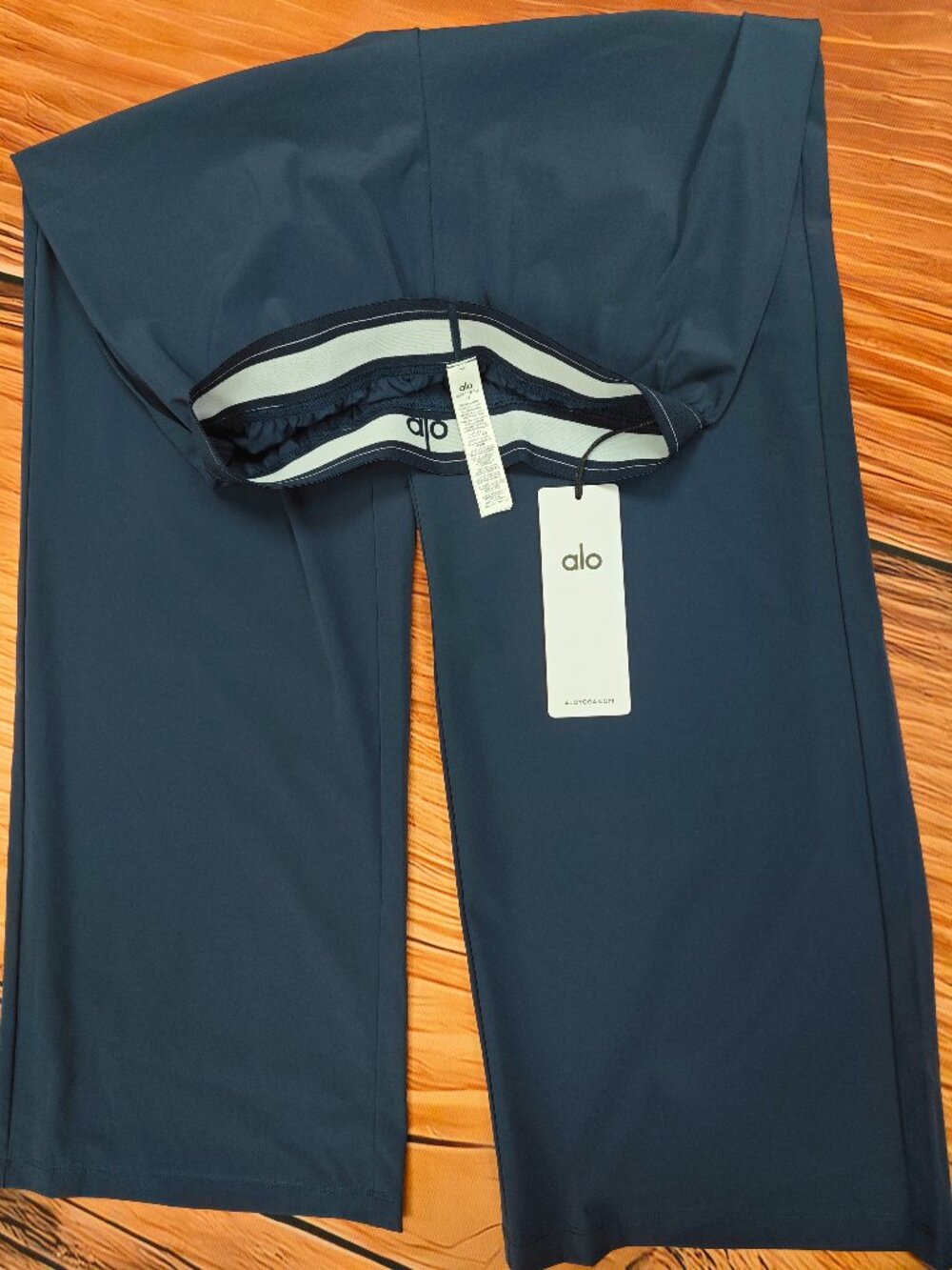 ALO Yoga Navy Blue Trouser (Regular 30”)✈ Brand new with tags✨ - Picture 3 of 8